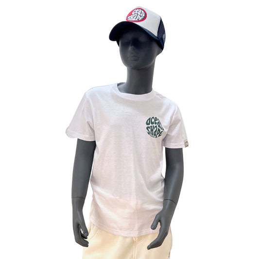 tshirt enfant à manches courtes unisexe ocean shape couleur blanc, 100% coton biologique.
Vue de face sur un mannequin enfant.
Devant : petit logo bubble ocean shape couleur vert sur la poitrine.