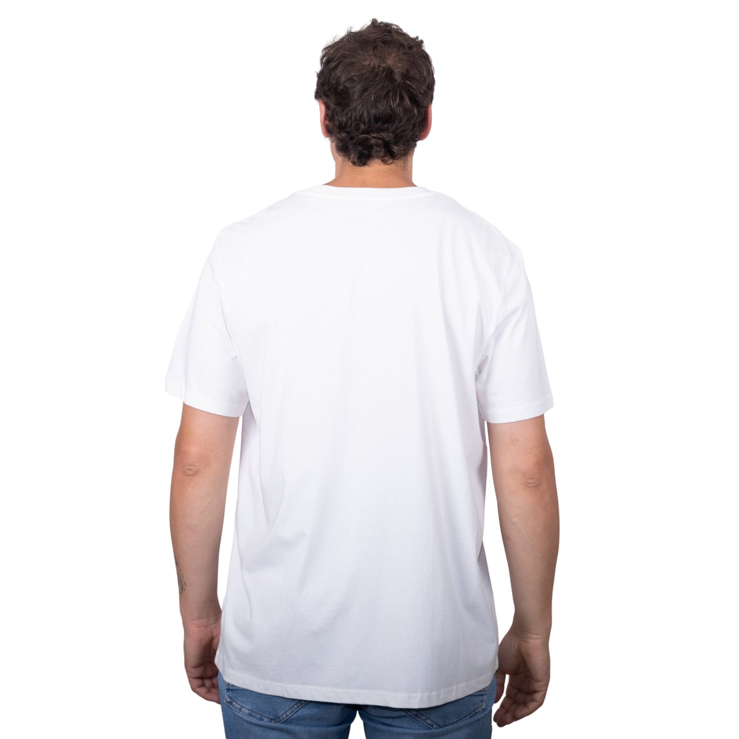 T-shirt unisexe blanc en coton biologique, vu de dos sur mannequin homme