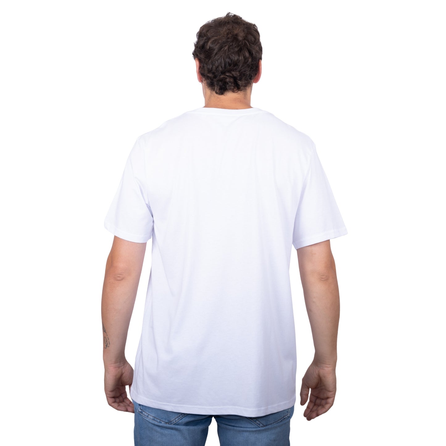 T-shirt unisexe blanc en coton biologique, vu de dos sur mannequin homme