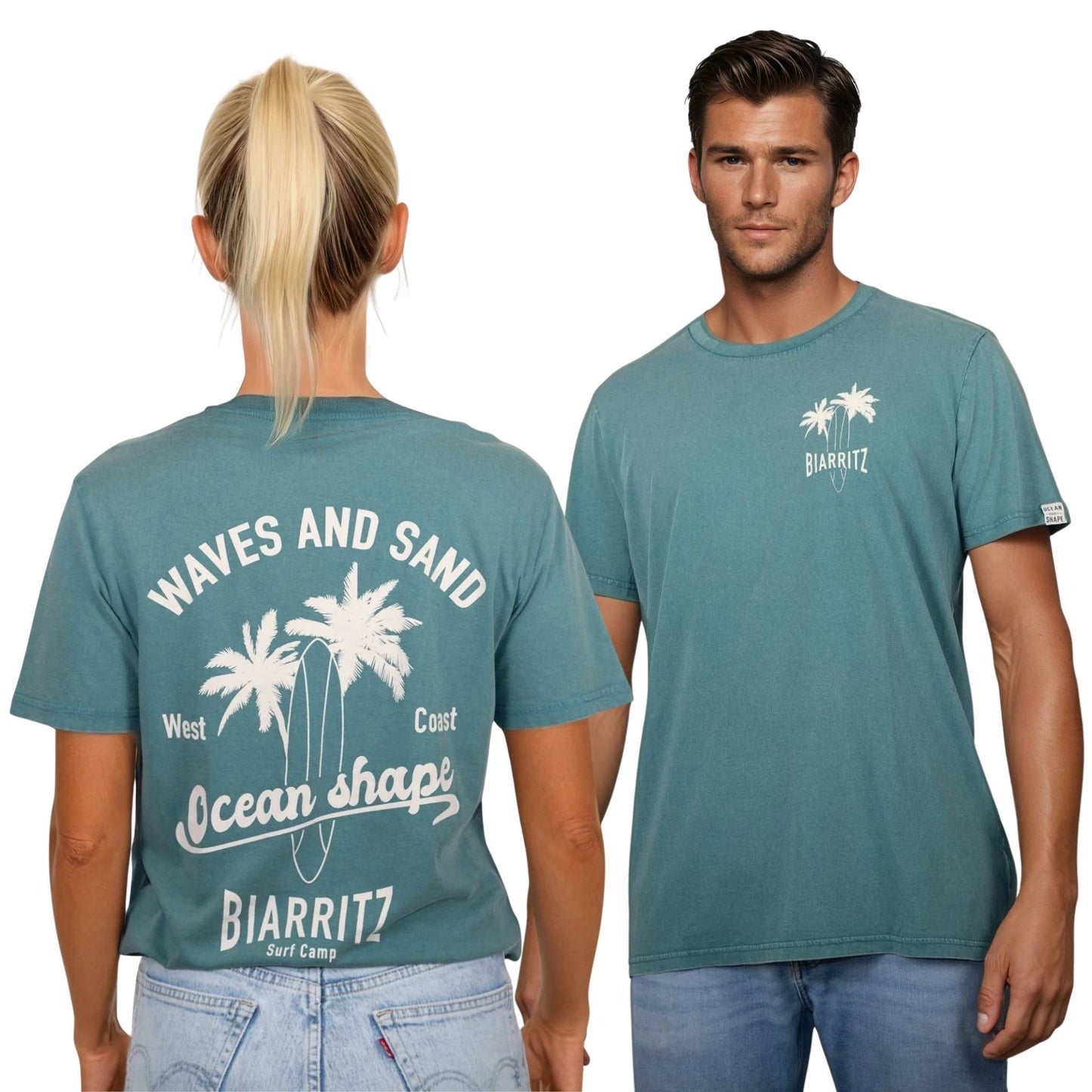 T-shirt unisexe en coton biologique vert sauge délavé.
Devant : petit dessin palmiers, planche de surf et écriture "Biarritz" sur la poitrine gauche en écru.
Dos : grand dessin de palmiers, planche de surf et écriture « Waves and sand » et « Ocean Shape Biarritz » écru.
Vu de dos sur mannequin femme et de face sur mannequin homme.