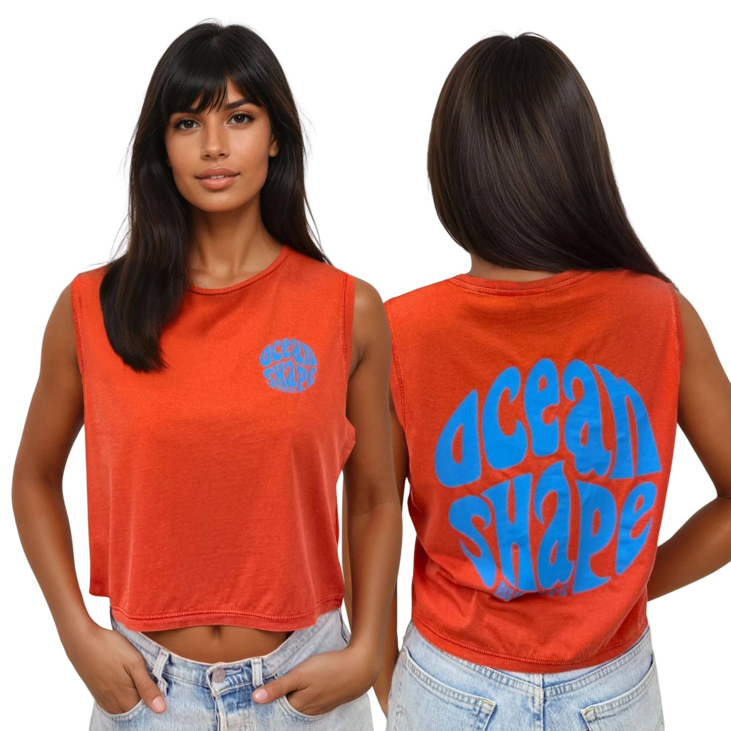 Crop top paprika 100% coton biologique avec petit logo bubble "ocean shape biarritz" bleu sur la poitrine et gros logo bubble "Ocean Shape Biarritz" bleu dans le dos, vu de face et de dos sur mannequin femme