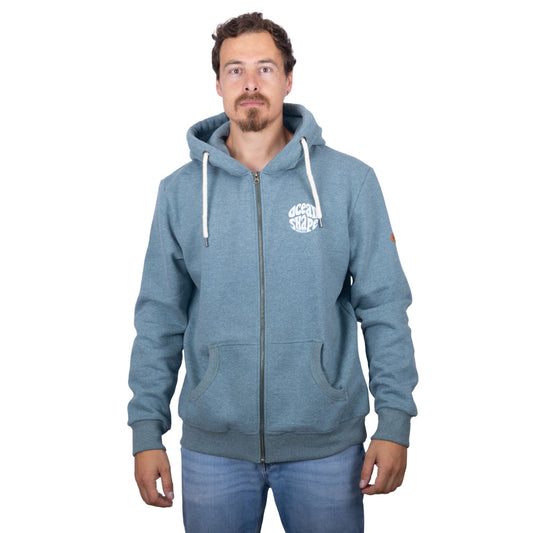 Sweat unisexe zippé à capuche vert emeraude avec petit logo bubble "Ocean Shape Biarritz" ecru sur la poitrine, vu de face sur mannequin homme