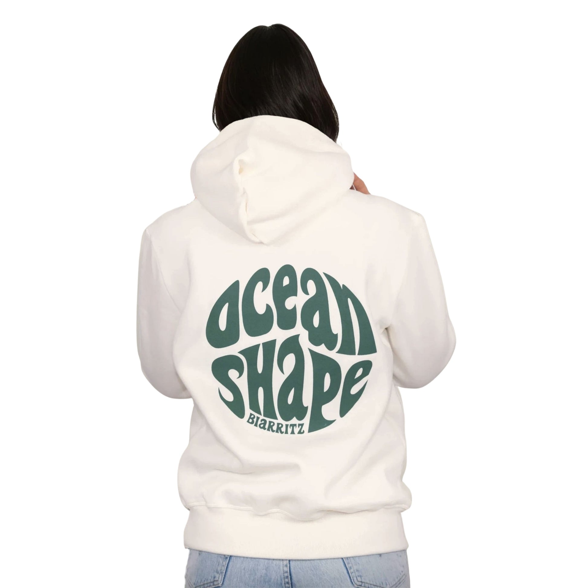 Sweat à capuche unisexe écru.
Petit logo bubble "ocean shape biarritz" vert dans le dos.
Vu de dos sur mannequin femme.
