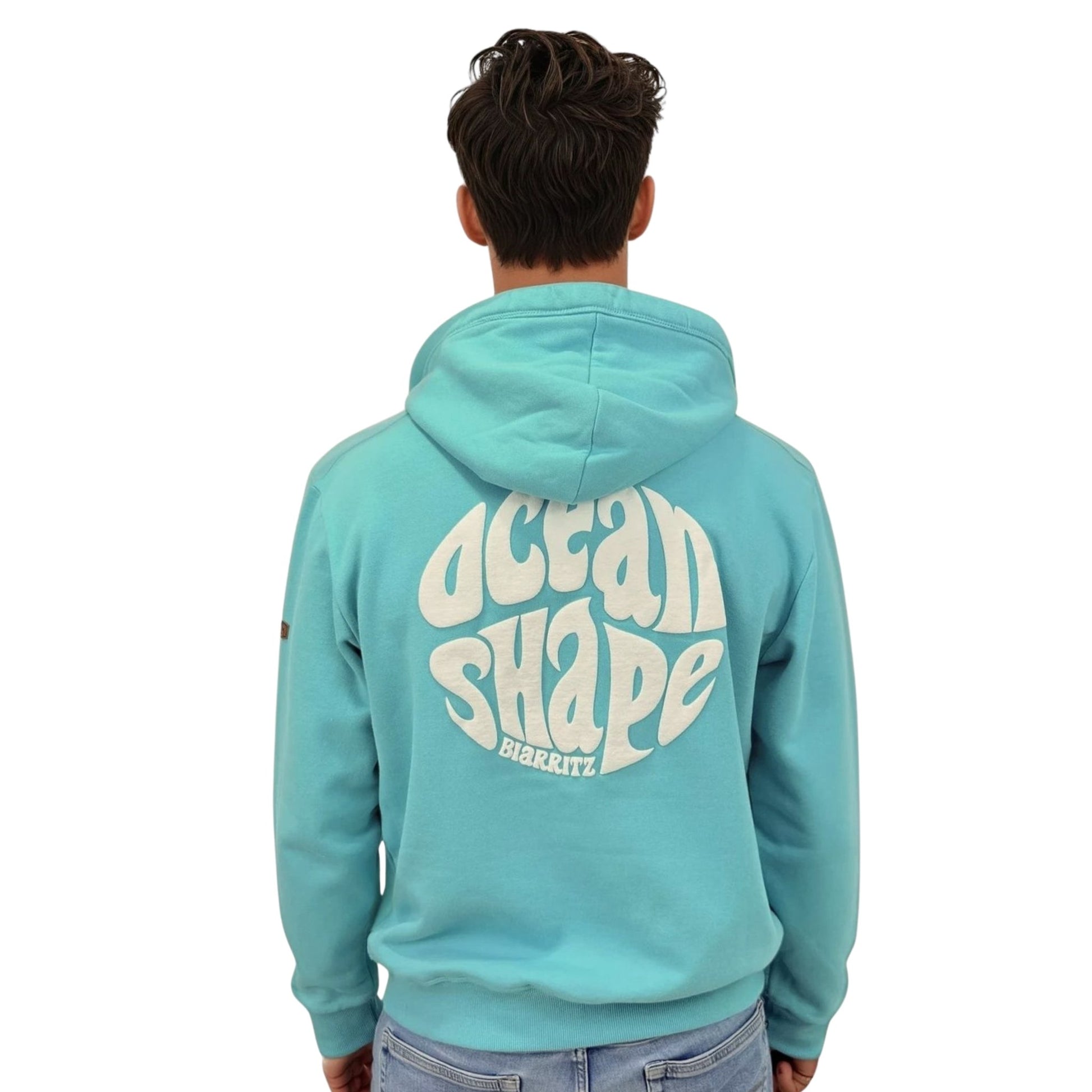 Sweat à capuche unisexe turquoise.
Gros logo bubble "Ocean Shape Biarritz" en encre gonflante blanche dans le dos.
Vu de dos sur mannequin homme.