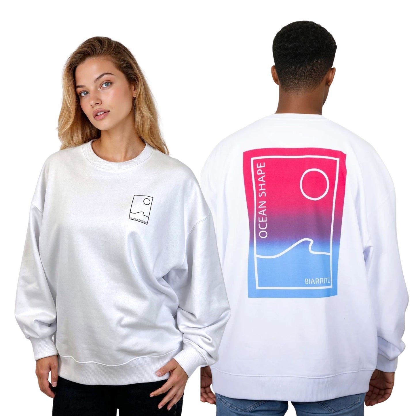 sweat à col rond unisexe Ocean Shape blanc, vu de face sur mannequin femme et de dos sur mannequin homme.
Devant : dessin minimaliste d'une vague et d'un soleil en ligne fine noir avec écriture "as free as the ocean". 
Dos : même dessin en plus gros en dégradé rose et bleu avec écriture "ocean shape biarritz".