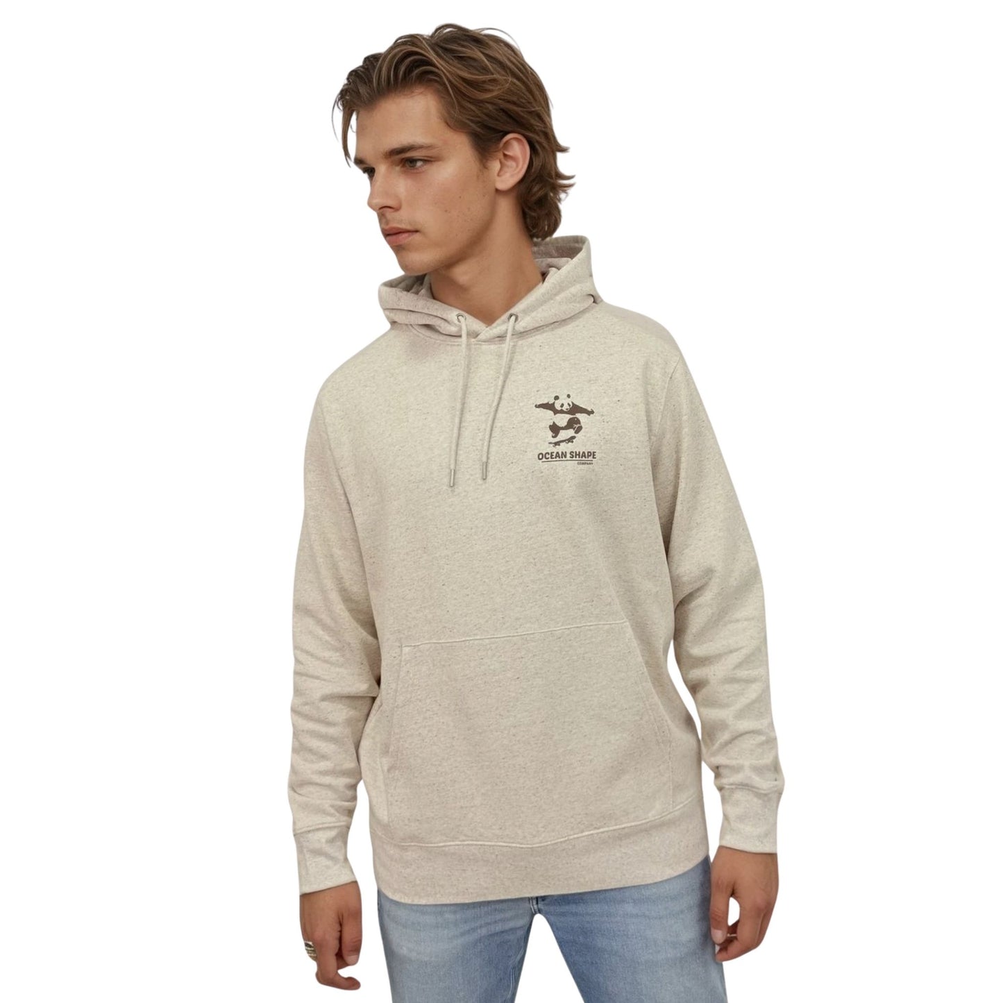 Sweat à capuche unisexe beige chiné.
Vu de face sur mannequin homme. Logo du panda faisant du skate et "ocean shape Biarritz" de couleur marron en dessous.
