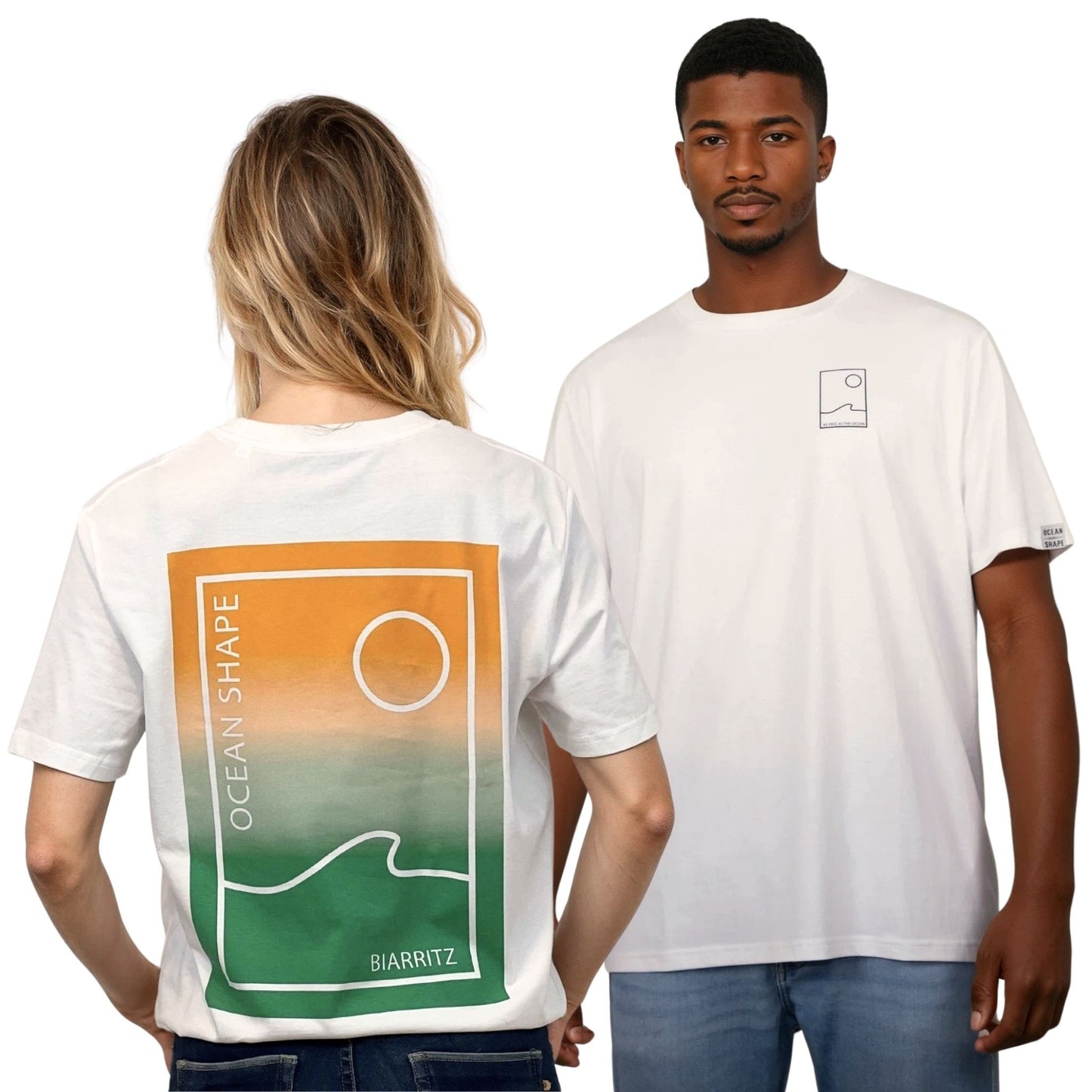 Tee-shirt unisexe off white en coton biologique.
Devant : petit encadré vague / soleil minimaliste + écriture "free as ocean" noir sur la poitrine.
Dos : grand encadré vague / soleil minimaliste dégradé jaune et vert + écriture "ocean shape Biarritz".
Vu de dos sur mannequin femme et de face sur mannequin homme.