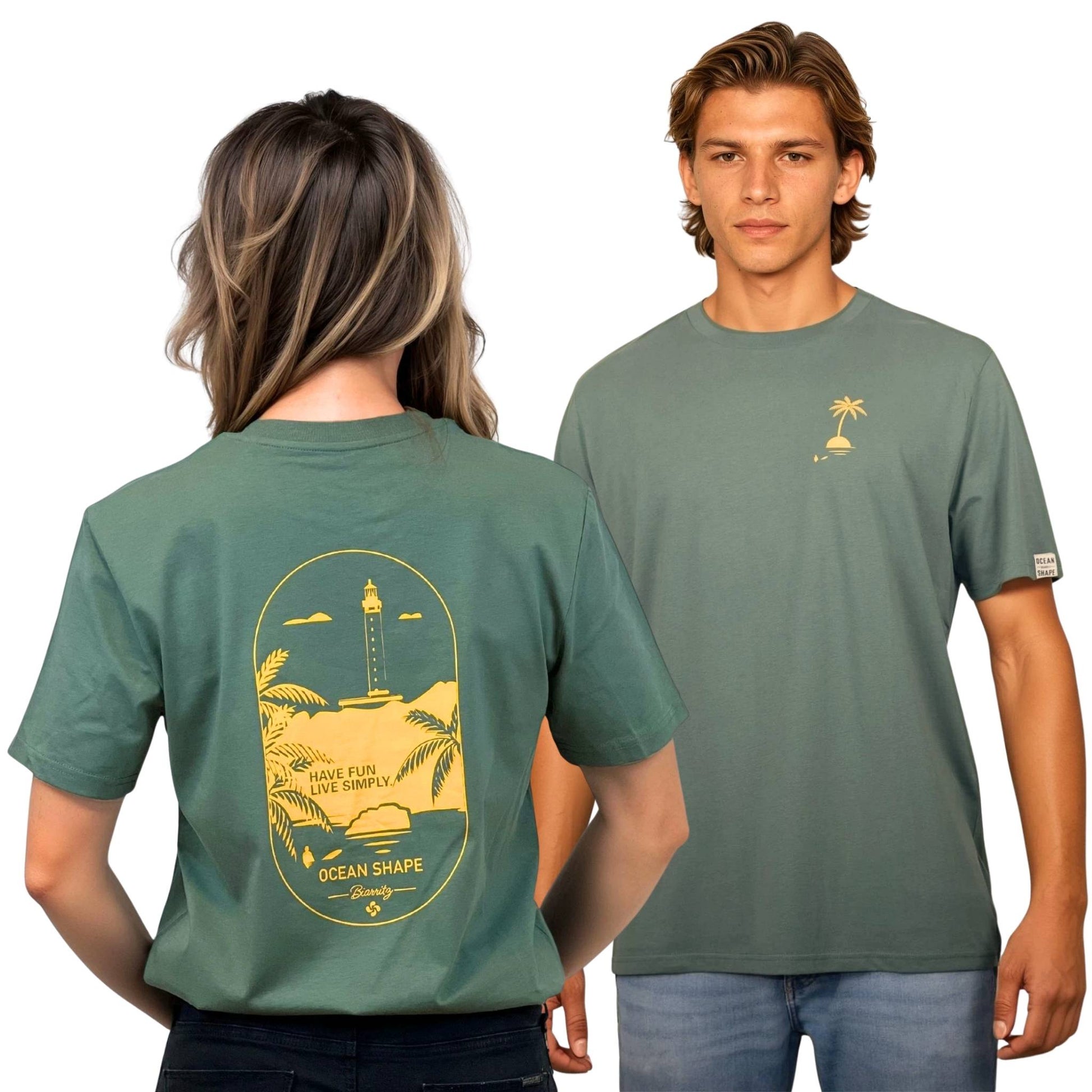 T-shirt unisexe vert sauge en coton biologique.
Devant : petit dessin palmier sur île en jaune sur la poitrine gauche.
Dos : grand dessin phare de Biarritz jaune.
Vu de dos sur mannequin femme et de face sur mannequin homme.