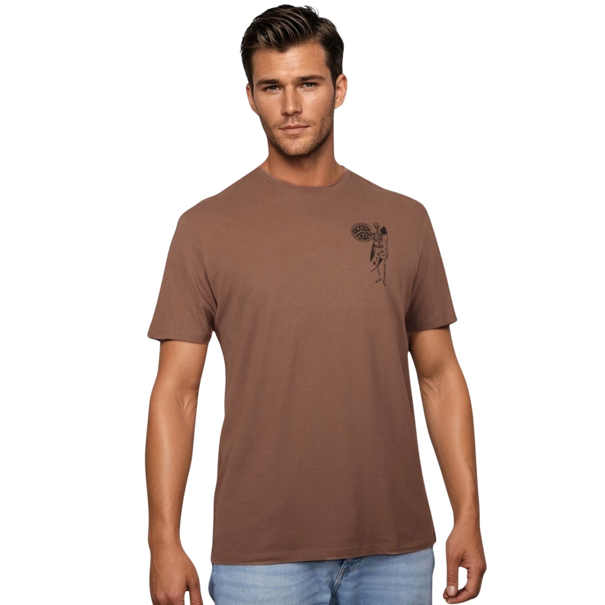 T-shirt unisexe sienna en coton biologique avec petit dessin noir de squelette surfeur sur la poitrine gauche, vu de face sur mannequin homme. 
