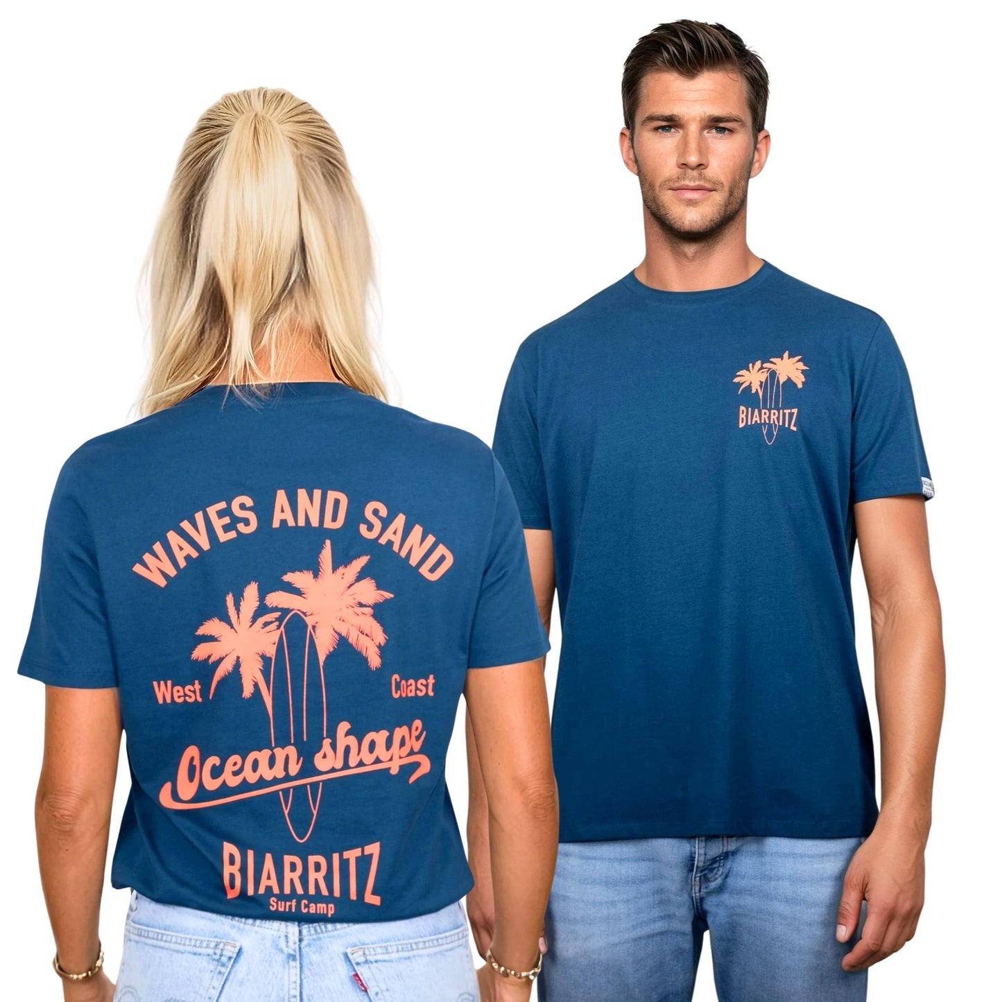 T-shirt unisexe en coton biologique bleu paon.
Devant : petit dessin palmiers, planche de surf et écriture « Biarritz » orange fluo sur la poitrine gauche.
Dos : grand dessin palmiers, planche de surf et écriture « ocean shape Biarritz » et « waves and sun » orange fluo.
Vu de dos sur mannequin femme et de face sur mannequin homme.
